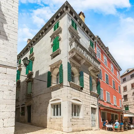 Palazzo Basilisco Luxury 아파트 로비니